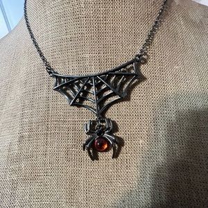 hot topic spider necklace